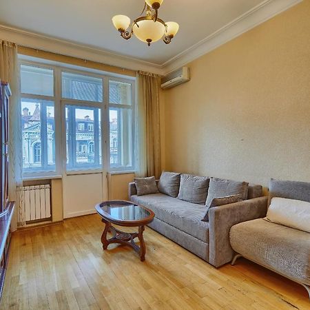 Apartment Near Lva Tolstoho Square Kiev Exteriör bild
