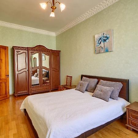 Apartment Near Lva Tolstoho Square Kiev Exteriör bild