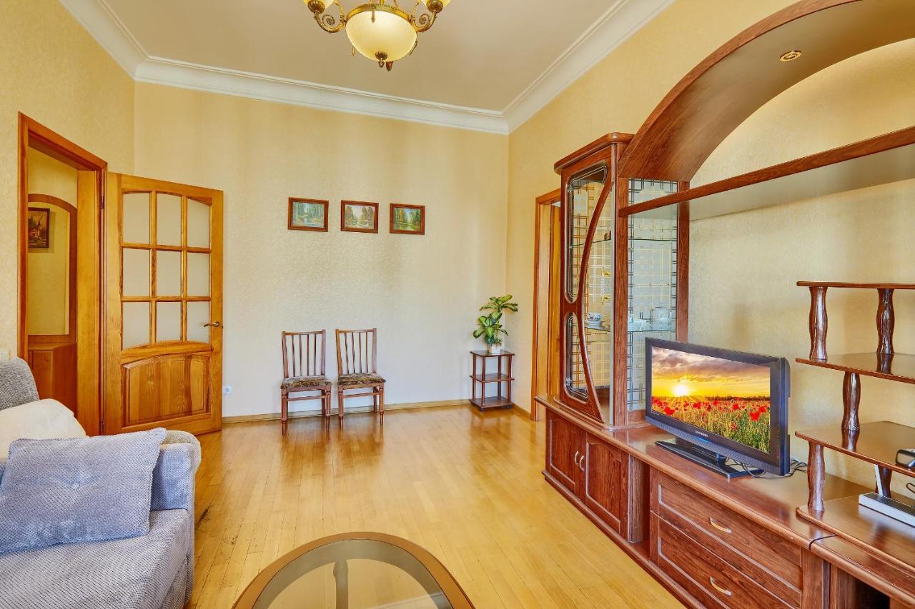 Apartment Near Lva Tolstoho Square Kiev Exteriör bild