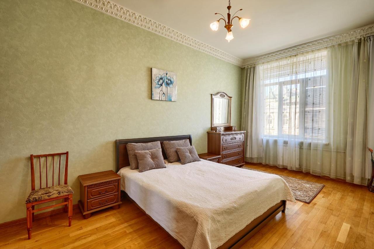 Apartment Near Lva Tolstoho Square Kiev Exteriör bild
