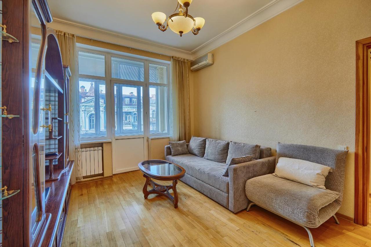 Apartment Near Lva Tolstoho Square Kiev Exteriör bild