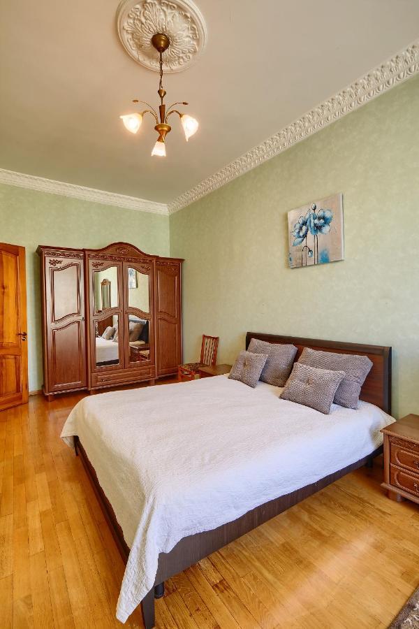 Apartment Near Lva Tolstoho Square Kiev Exteriör bild