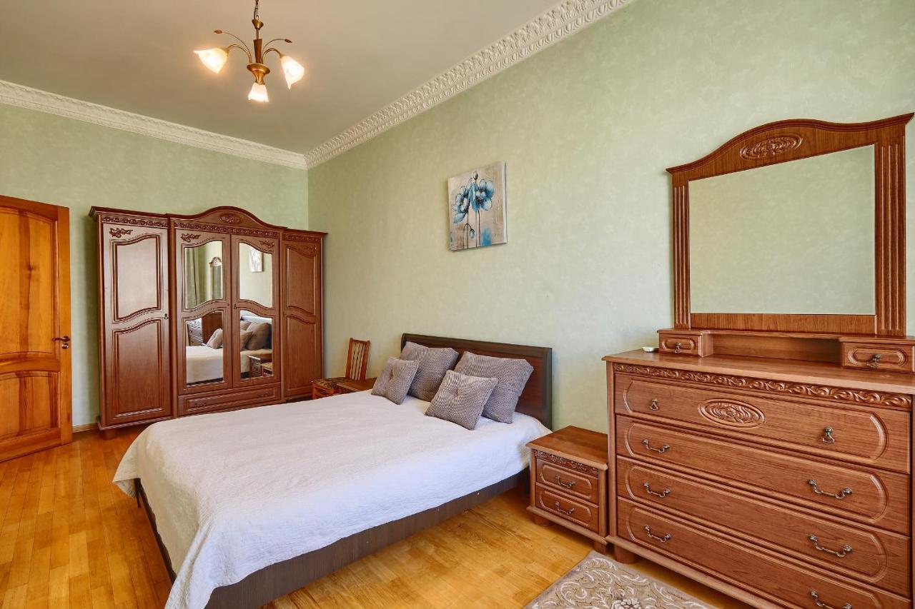 Apartment Near Lva Tolstoho Square Kiev Exteriör bild